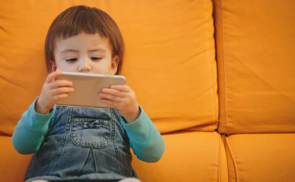 5 Tips to Reduce the Impact of Smartphones on Children's Development